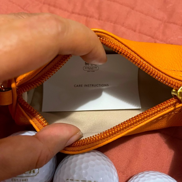 Rare Coach leather golf ball set with the zipper case. - Picture 5 of 7